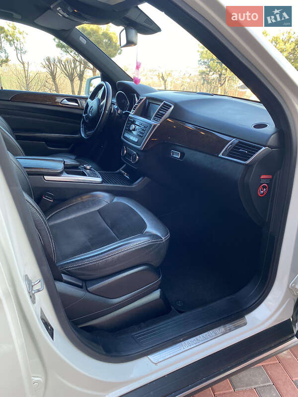 Внедорожник / Кроссовер Mercedes-Benz M-Class 2012 в Черновцах