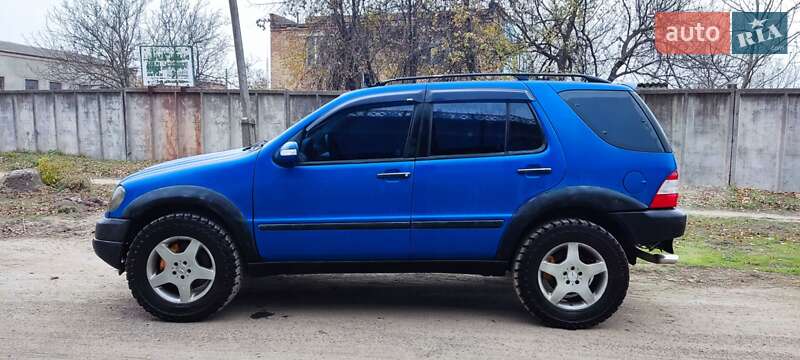 Внедорожник / Кроссовер Mercedes-Benz M-Class 2002 в Смеле