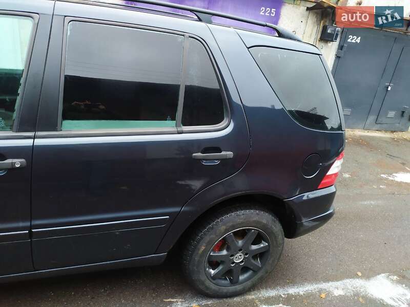 Позашляховик / Кросовер Mercedes-Benz M-Class 2002 в Києві