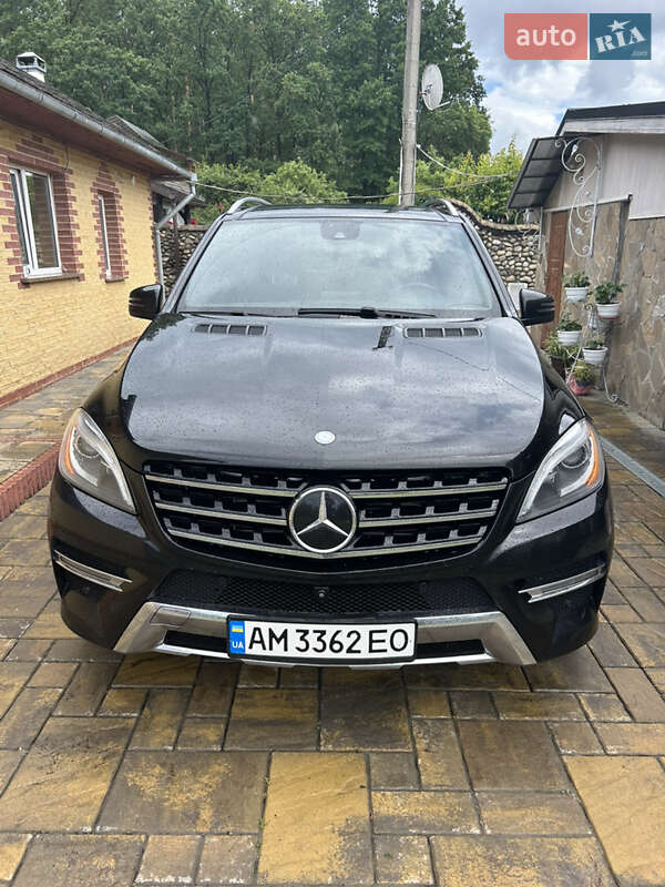 Внедорожник / Кроссовер Mercedes-Benz M-Class 2015 в 