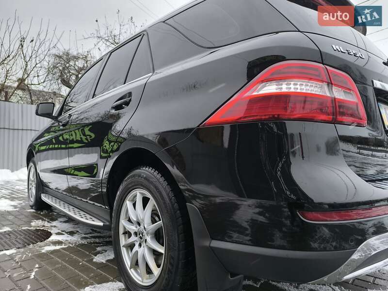 Внедорожник / Кроссовер Mercedes-Benz M-Class 2013 в Киеве