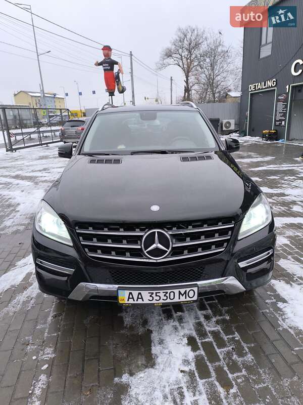 Внедорожник / Кроссовер Mercedes-Benz M-Class 2013 в Киеве