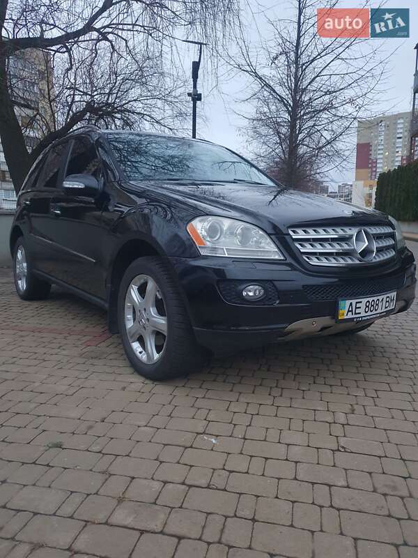 Mercedes-Benz M-Class 2005