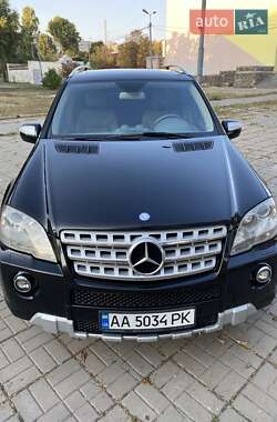 Внедорожник / Кроссовер Mercedes-Benz M-Class 2009 в 