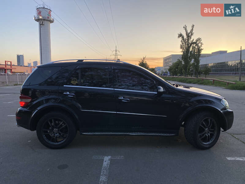 Внедорожник / Кроссовер Mercedes-Benz M-Class 2005 в Киеве