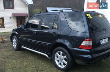 Внедорожник / Кроссовер Mercedes-Benz M-Class 2001 в 