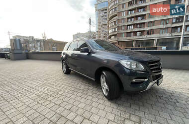 Внедорожник / Кроссовер Mercedes-Benz M-Class 2012 в 