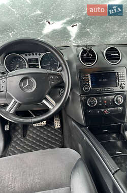 Позашляховик / Кросовер Mercedes-Benz M-Class 2005 в 