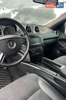 Позашляховик / Кросовер Mercedes-Benz M-Class 2005 в 