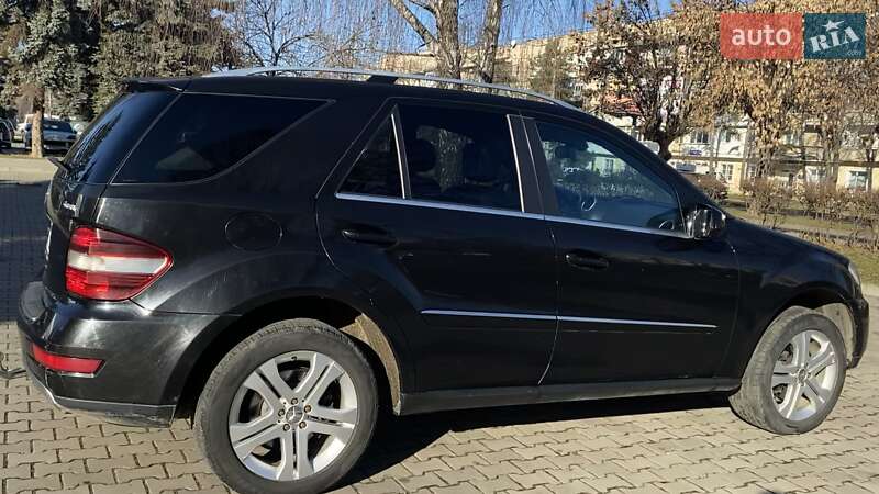 Внедорожник / Кроссовер Mercedes-Benz M-Class 2010 в Черновцах