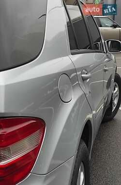 Внедорожник / Кроссовер Mercedes-Benz M-Class 2006 в 