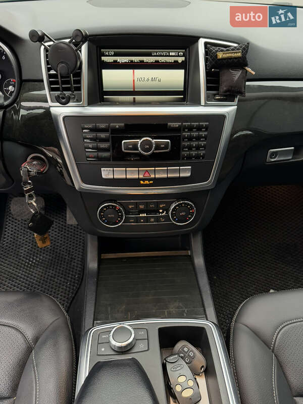 Внедорожник / Кроссовер Mercedes-Benz M-Class 2015 в Киеве
