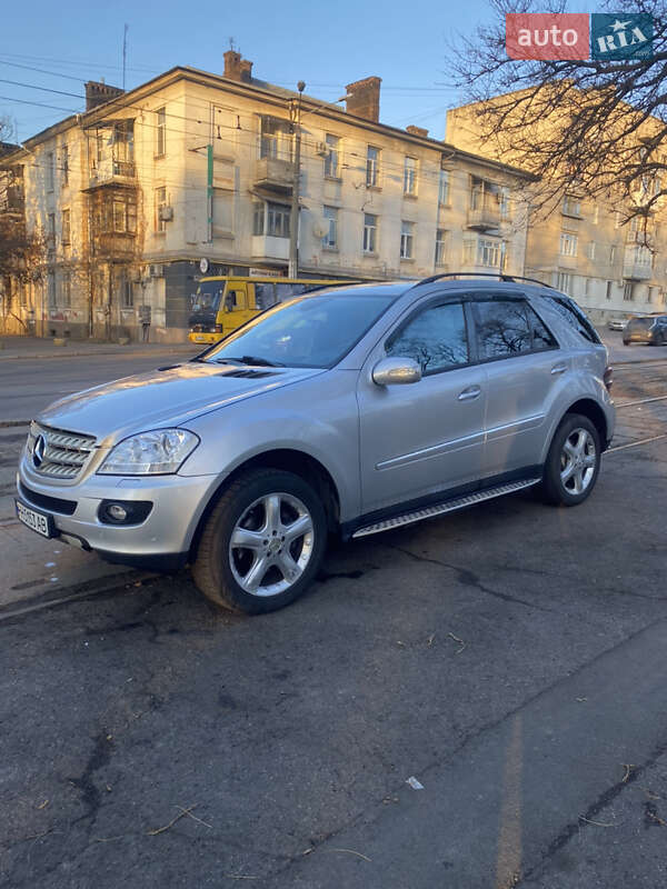 Позашляховик / Кросовер Mercedes-Benz M-Class 2005 в 