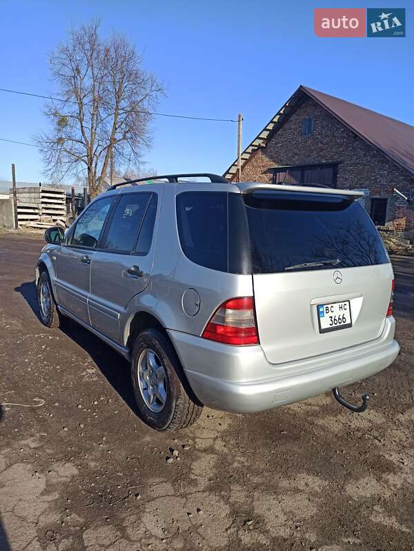 Внедорожник / Кроссовер Mercedes-Benz M-Class 2001 в Сокале