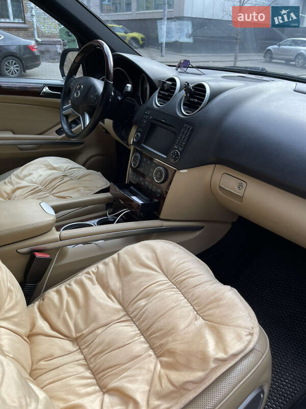 Внедорожник / Кроссовер Mercedes-Benz M-Class 2010 в Киеве