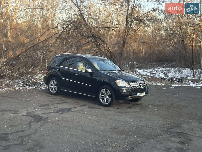 Внедорожник / Кроссовер Mercedes-Benz M-Class 2010 в Киеве
