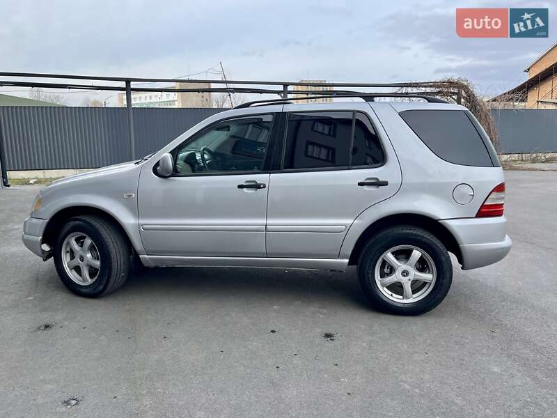 Внедорожник / Кроссовер Mercedes-Benz M-Class 2001 в Виннице