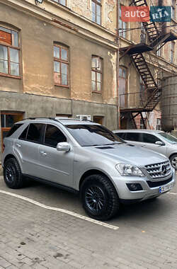 Внедорожник / Кроссовер Mercedes-Benz M-Class 2009 в Черновцах