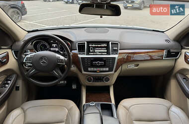 Позашляховик / Кросовер Mercedes-Benz M-Class 2015 в 