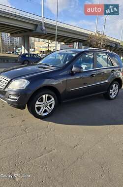 Внедорожник / Кроссовер Mercedes-Benz M-Class 2010 в Киеве