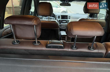 Позашляховик / Кросовер Mercedes-Benz M-Class 2011 в 