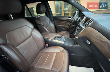 Позашляховик / Кросовер Mercedes-Benz M-Class 2011 в 