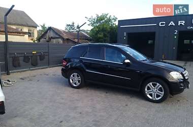Внедорожник / Кроссовер Mercedes-Benz M-Class 2010 в 