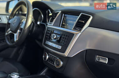 Позашляховик / Кросовер Mercedes-Benz M-Class 2012 в 