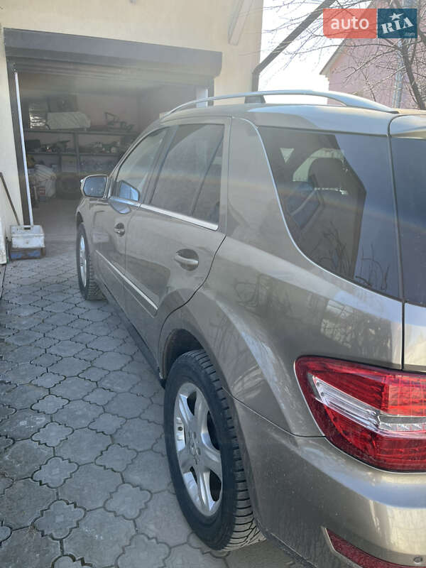 Внедорожник / Кроссовер Mercedes-Benz M-Class 2009 в Каменец-Подольском