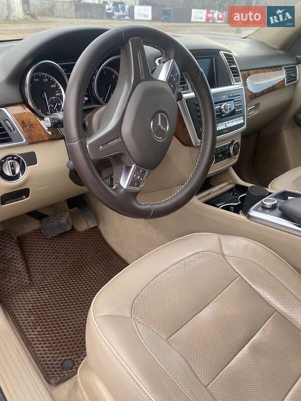 Внедорожник / Кроссовер Mercedes-Benz M-Class 2011 в Косове