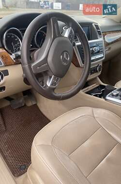 Позашляховик / Кросовер Mercedes-Benz M-Class 2011 в 