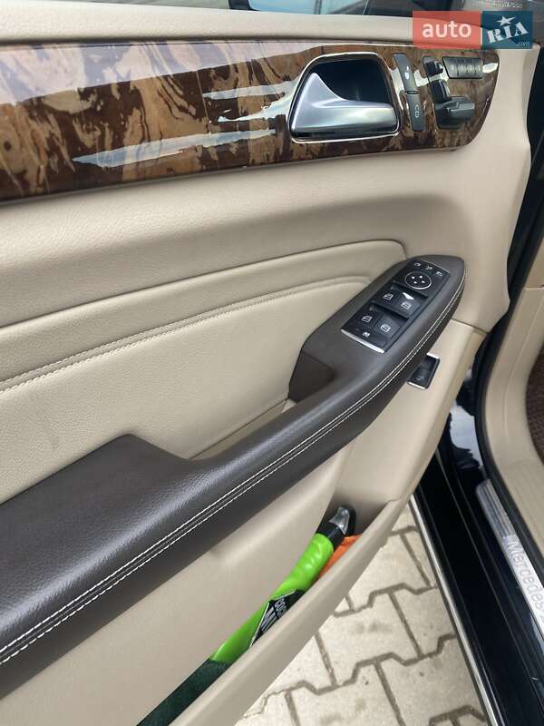 Внедорожник / Кроссовер Mercedes-Benz M-Class 2011 в Косове