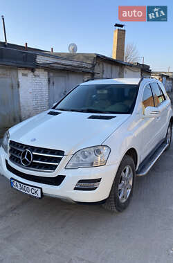 Внедорожник / Кроссовер Mercedes-Benz M-Class 2011 в 