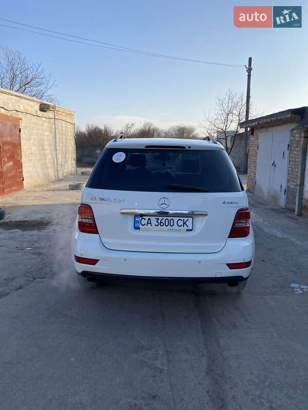 Позашляховик / Кросовер Mercedes-Benz M-Class 2011 в Каневі