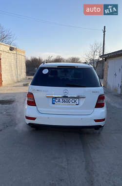 Внедорожник / Кроссовер Mercedes-Benz M-Class 2011 в 