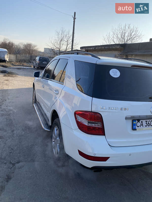 Позашляховик / Кросовер Mercedes-Benz M-Class 2011 в Каневі