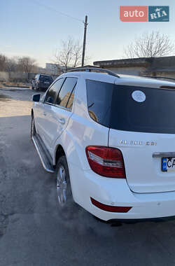 Внедорожник / Кроссовер Mercedes-Benz M-Class 2011 в 