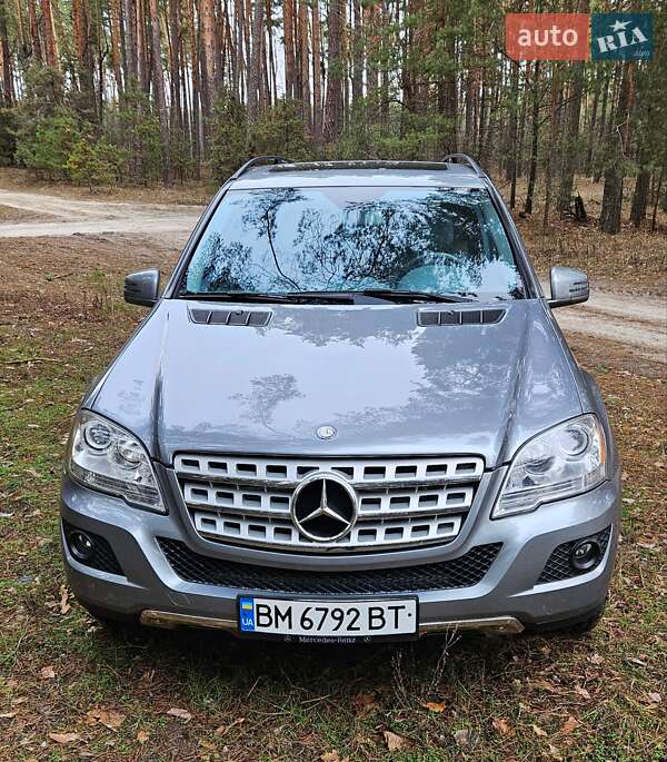 Внедорожник / Кроссовер Mercedes-Benz M-Class 2010 в Ахтырке