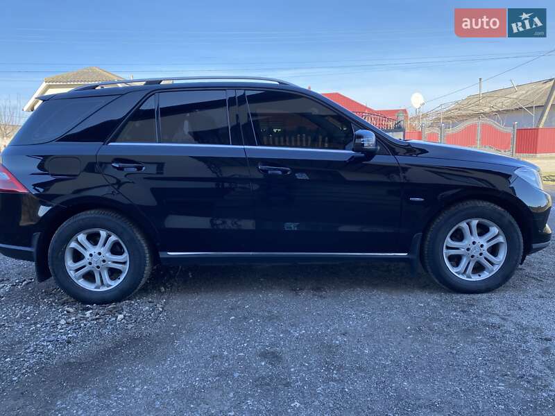 Внедорожник / Кроссовер Mercedes-Benz M-Class 2011 в Росошанах