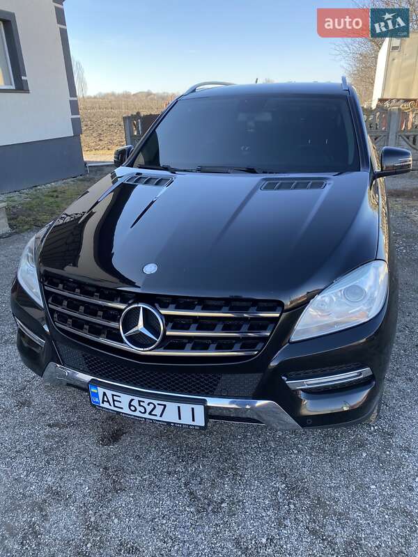 Внедорожник / Кроссовер Mercedes-Benz M-Class 2011 в Росошанах