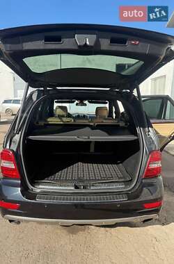Позашляховик / Кросовер Mercedes-Benz M-Class 2011 в 
