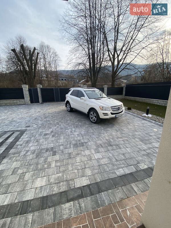Mercedes-Benz M-Class 2011