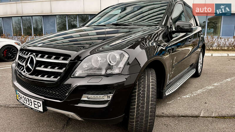 Внедорожник / Кроссовер Mercedes-Benz M-Class 2010 в Одессе