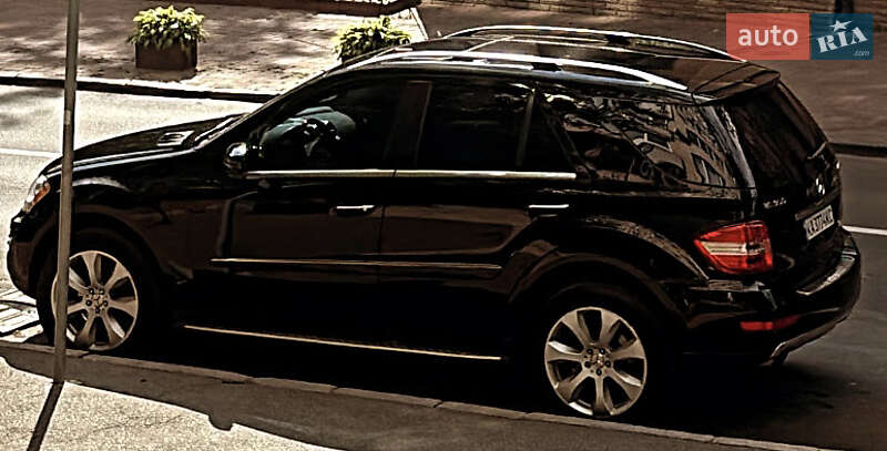 Внедорожник / Кроссовер Mercedes-Benz M-Class 2010 в 