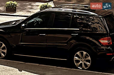 Внедорожник / Кроссовер Mercedes-Benz M-Class 2010 в 