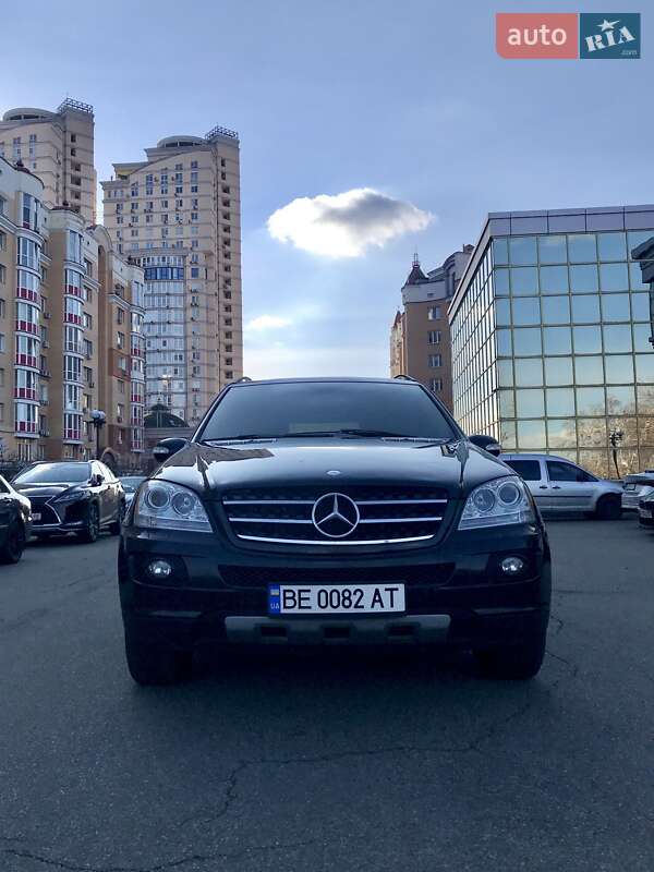 Позашляховик / Кросовер Mercedes-Benz M-Class 2006 в 