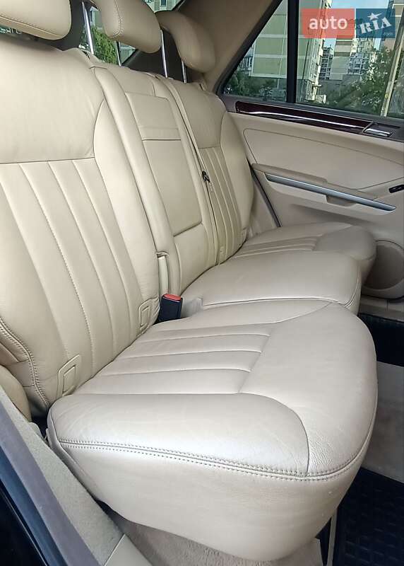 Внедорожник / Кроссовер Mercedes-Benz M-Class 2006 в Первомайске