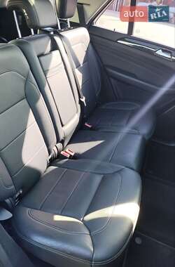 Внедорожник / Кроссовер Mercedes-Benz M-Class 2015 в 