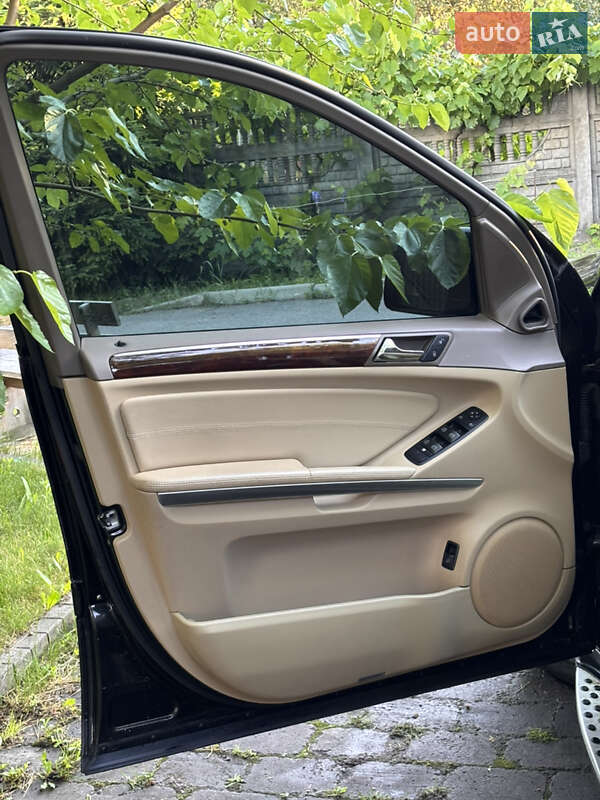 Внедорожник / Кроссовер Mercedes-Benz M-Class 2010 в Киеве