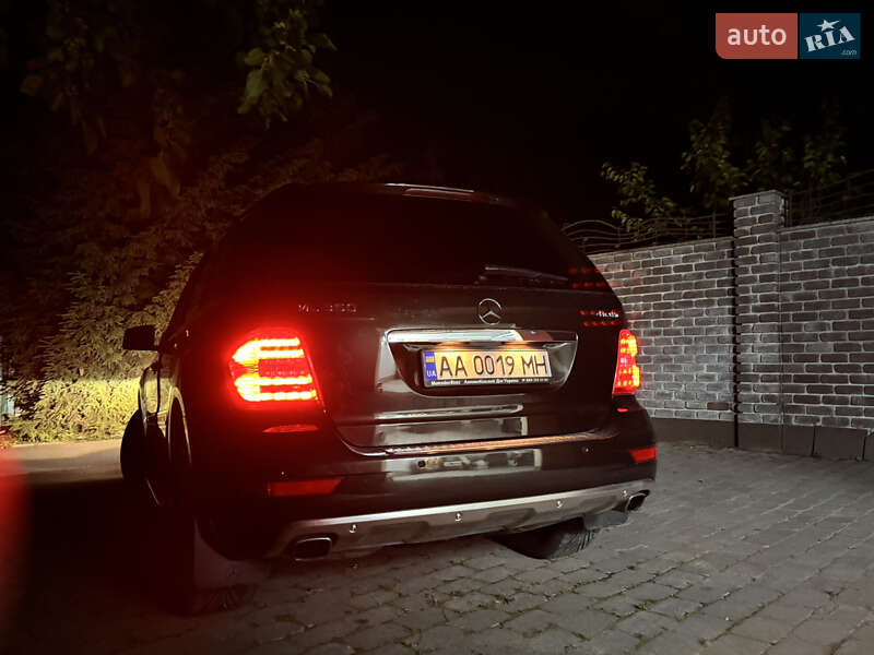 Внедорожник / Кроссовер Mercedes-Benz M-Class 2010 в Киеве